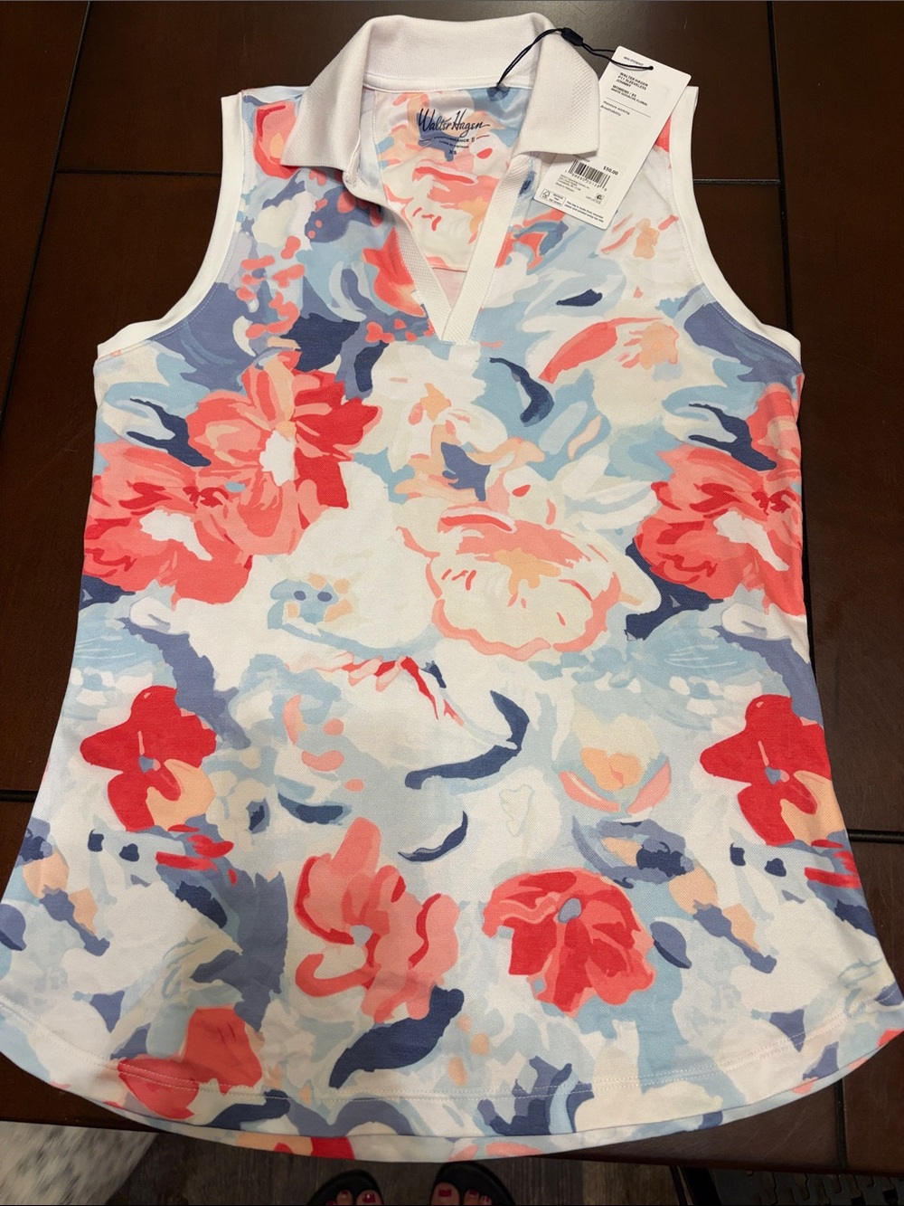 Walter Hagen p11 sleeveless johnny performance top